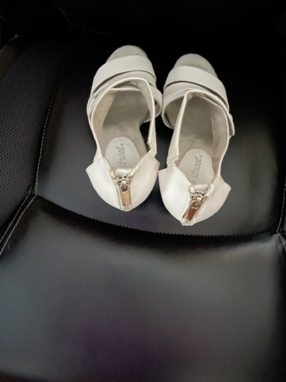 Easy Street White Sandals with Easy Flex Soles, Size 6M, 30-1663